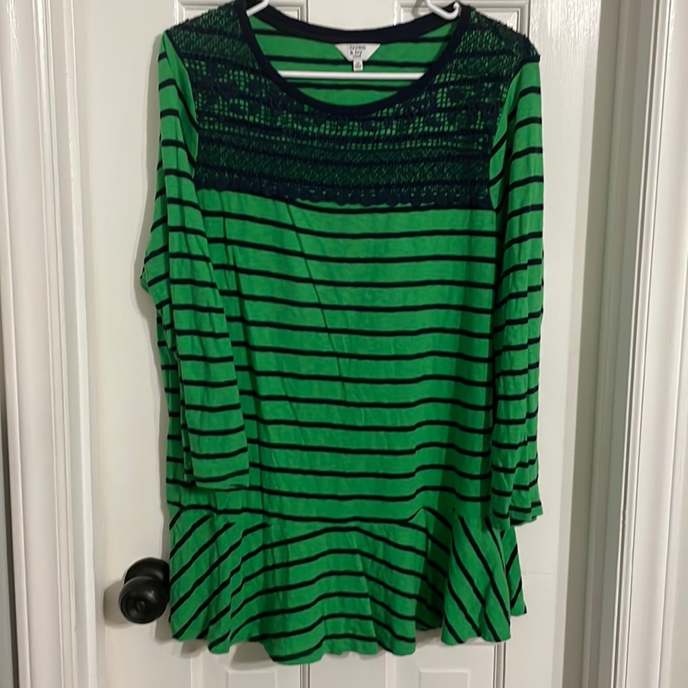 Crown & Ivy - green/navy stripe - lace detail on top blouse - 1X